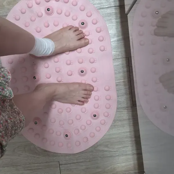 SpikeRest foot mat in Pink, photographed by a verified buyer in South Korea