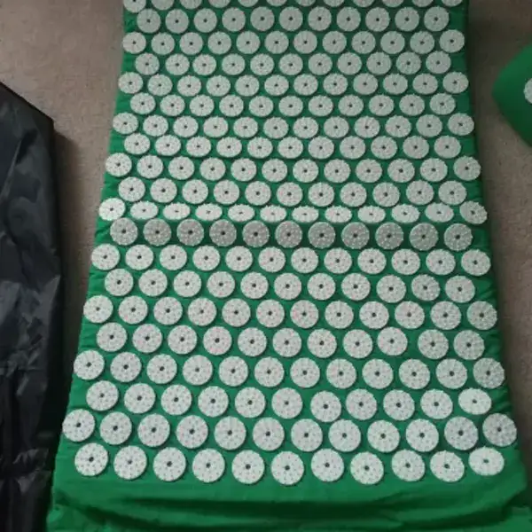 SpikeRest mat and pillow set with carry bag in Green